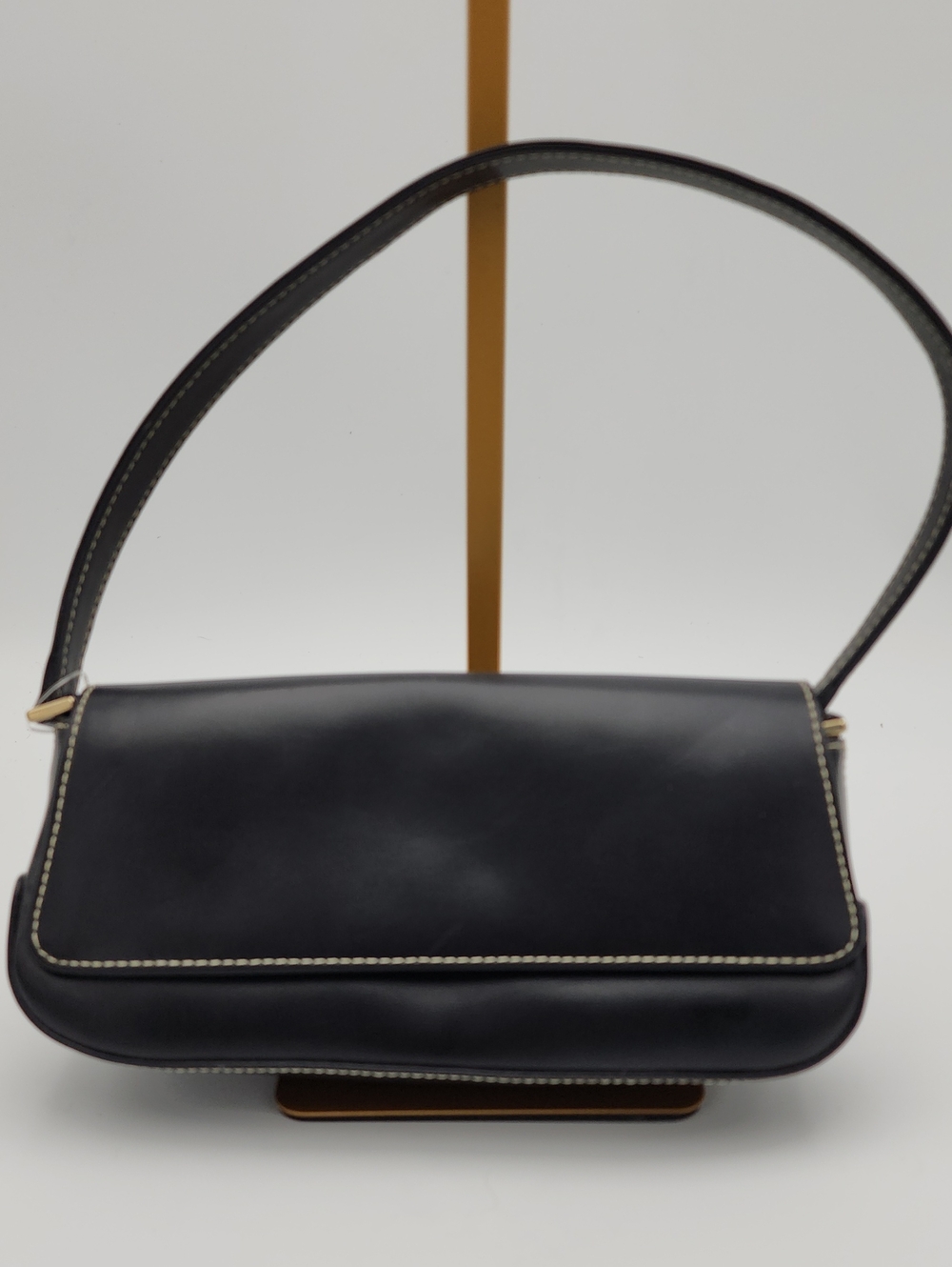Liz Claiborne Black Leather Shoulder Bag with Contrast Stitching - Picture 1 of 13